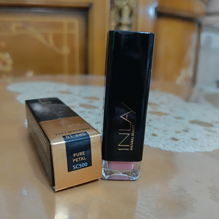 رژ لب ضد آفتاب مدل pure petal شماره SC500 این لی